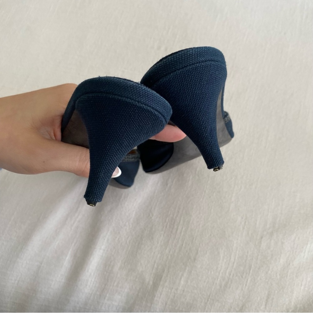 CHANEL Navy Blue Heels with Black Accents - Picture 7 of 15